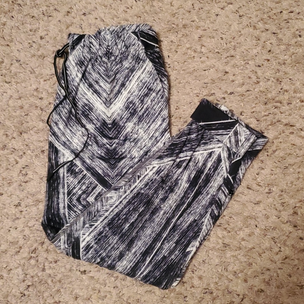 EUC Lululemon pants